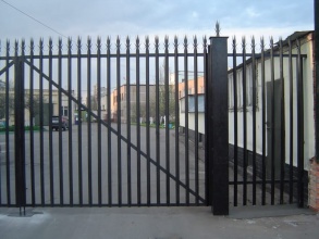 Сварные заборы с бетонированием столбов 12 метров фото в Тучково